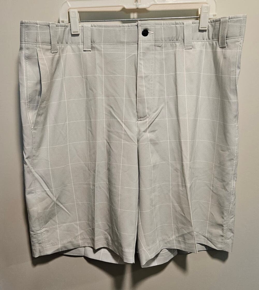 Men's NWT Callaway Golf Shorts Size 40W Gray White Plaid Opti Dry Stretch